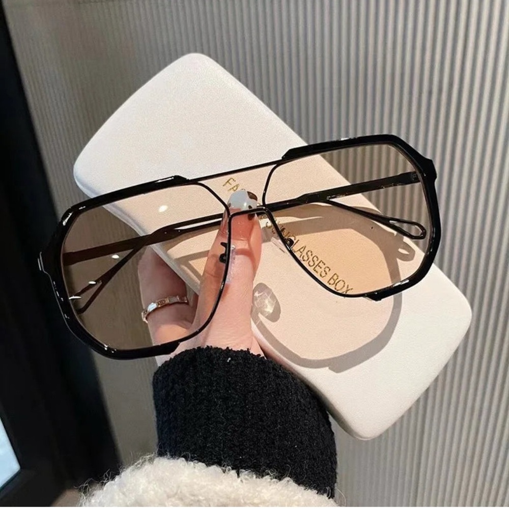 Fashionable Black Sunglasses by